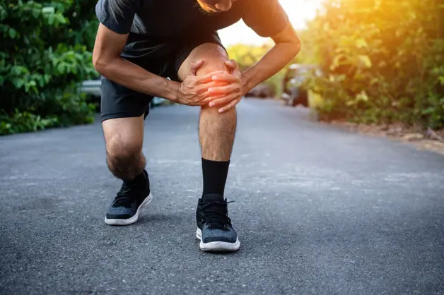 Dor Muscular Tardia (DOMS): O Que Causa e Como Recuperar Mais Rápido