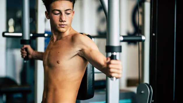 Musculação para Crianças e Adolescentes: É Seguro? O Que os Pais Precisam Saber